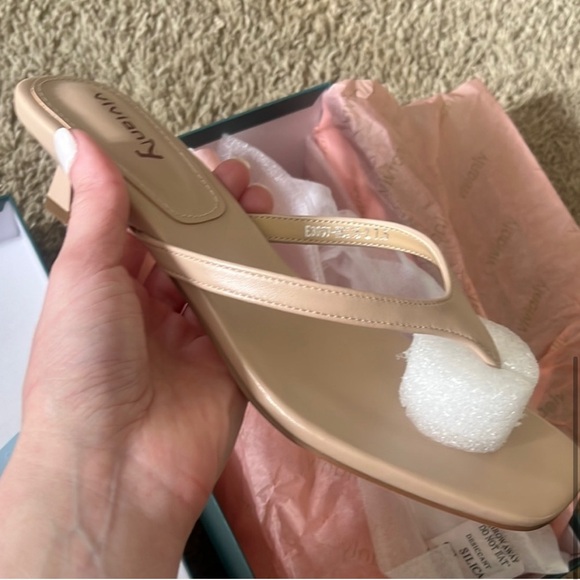 BNIB Nude kitten heels - Picture 3 of 4